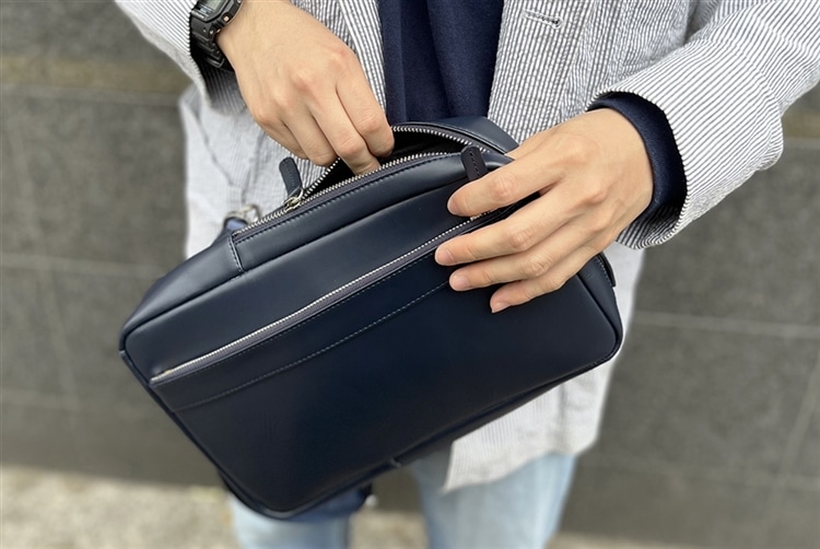 モデロ MODELLO ワンショルダー ビジネスリュック DMB214　NAVY　使用シーン