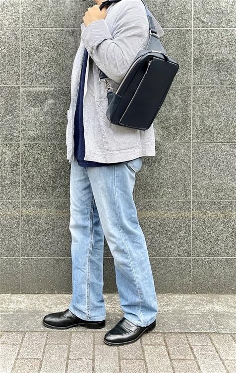モデロ MODELLO ワンショルダー ビジネスリュック DMB214　NAVY スタイリング画像