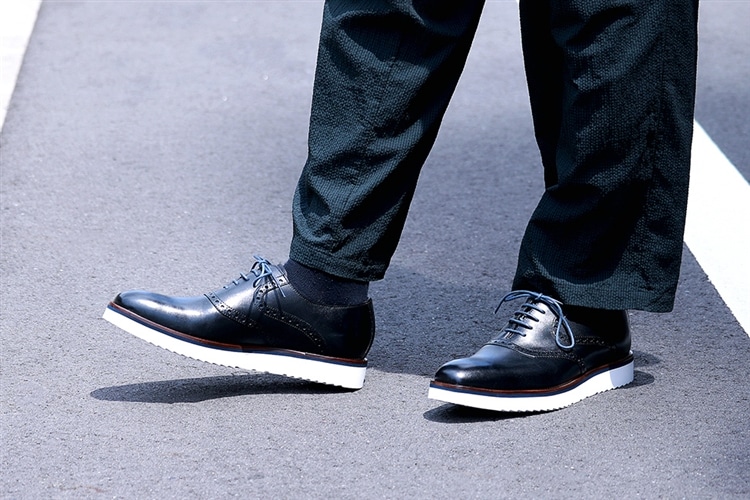 マドラス madras メタインソール meta insole 内羽根プレーントゥサドルシューズ M8611MT　black 足元画像