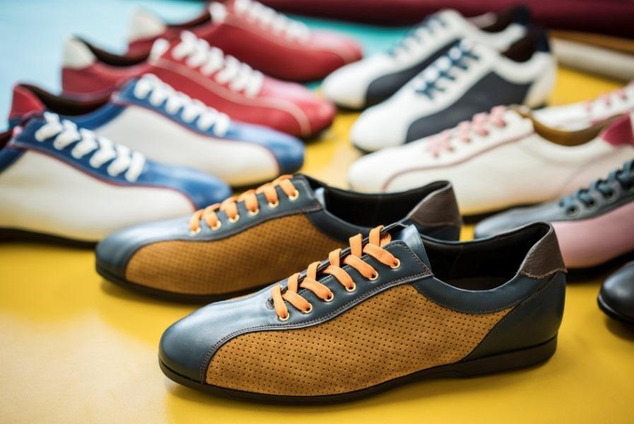 プレミアムスニーカーの世界にようこそ 自分好みのスニーカーを Mocosで作ってみませんか マドラス株式会社