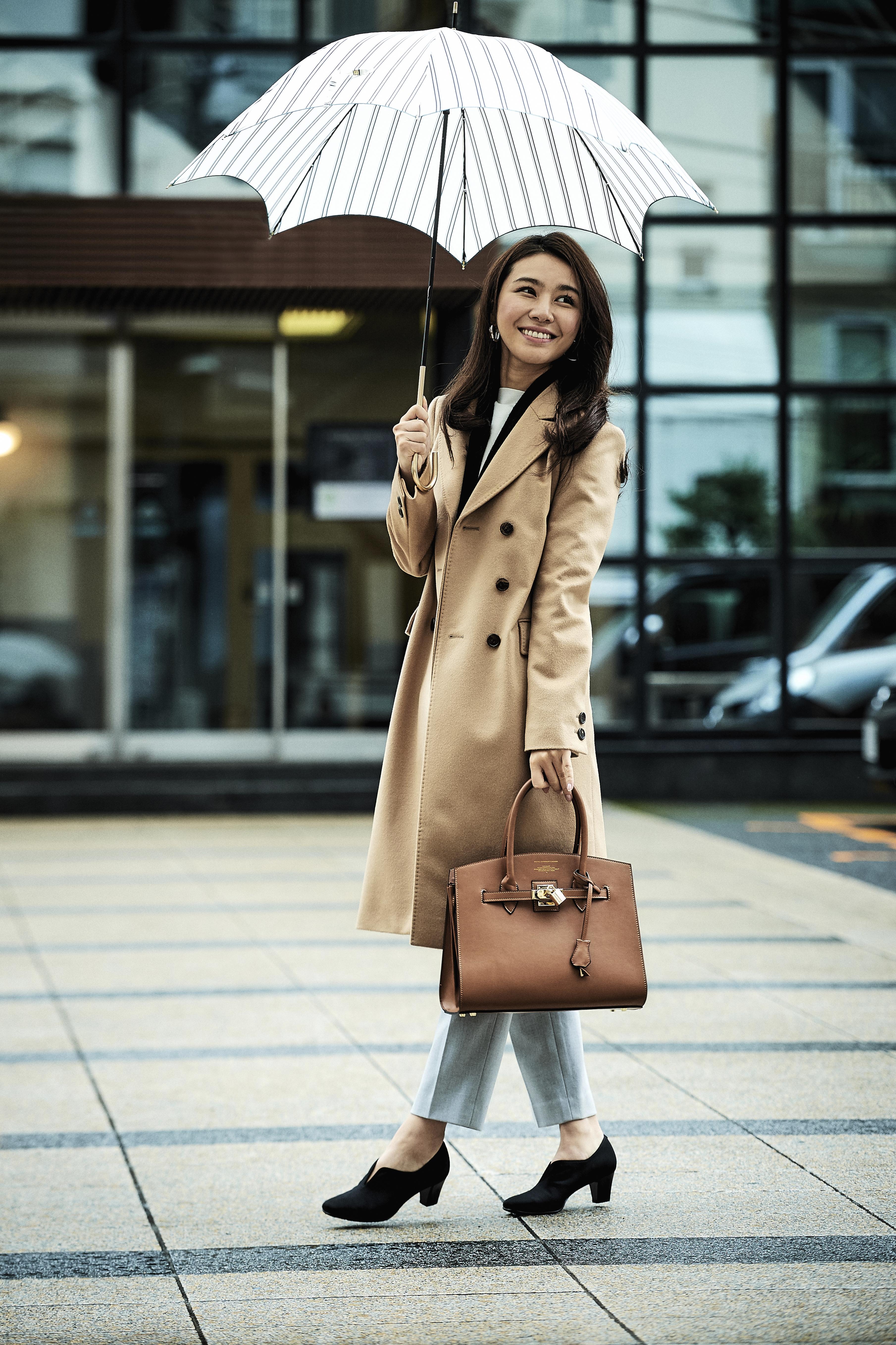 雪や雨でも安心な お役立ちのレインアイテムを選ぶ マドラス株式会社