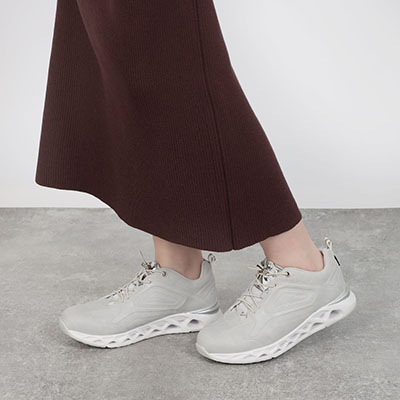 エル スポーツ ELLESPORT キャビティソールエンボススニーカー　ESP12601 GRAY 23.0