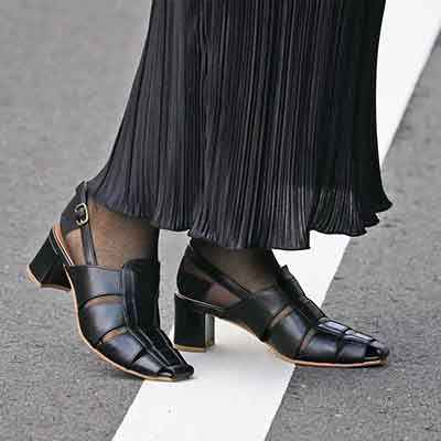 マドラス madras  スクエアトゥ エレガンス グルカサンダル　MAL4075 IVORY 23.0