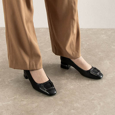 テーン tehen バックルモチーフデザインヒールパンプス　TN1791 BLACK 23.0