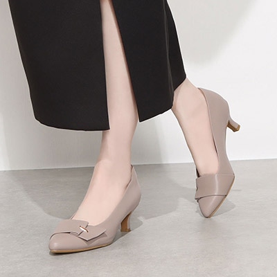 テーン tehen ふんわりスポンジインソール♪シンプルリボンが上品なアーモンドトゥ・パンプス TN5502 OAK 23.0