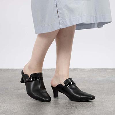 テーン tehen 不動の人気デザイン　スッと履けてきちんと見えるデザインミュール　TN5510 OAK 23.0