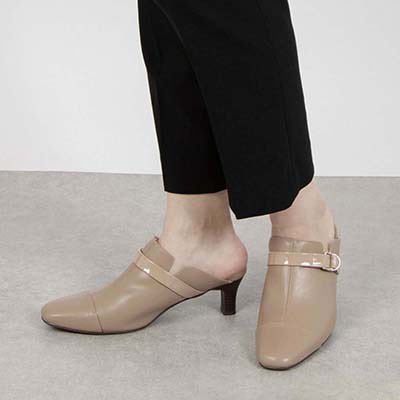 テーン tehen 不動の人気デザイン　スッと履けてきちんと見えるデザインミュール　TN5510 OAK 23.0