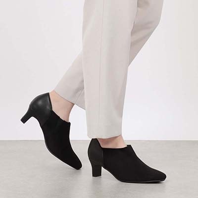 テーン tehen スクエアトゥ×5.5cmヒールで大人のきれいめスタイルに　すっきり美シルエットブーティ　TN5512 BLACK-SILKY 23.0