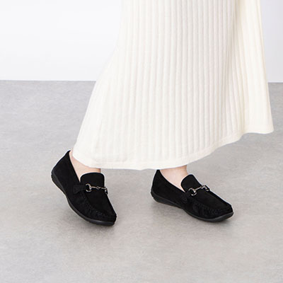 テーン tehen  足取り弾む ビット付きドライビングシューズ　TN5700 BLACK-SILKY 23.0