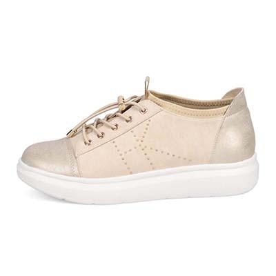 HIROKO KOSHINO FEMME 大人の遊び心と上品さを纏う、HKロゴスタッズスニーカー　HRL5008 GOLD 23.0