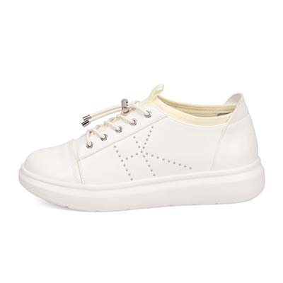 HIROKO KOSHINO FEMME 大人の遊び心と上品さを纏う、HKロゴスタッズスニーカー　HRL5008 WHITE 23.0