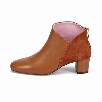 モデロ MODELLO 特徴のあるカットラインがエレガントな印象の ソフトレザーショートブーツ　DML4511 BROWN 23.0