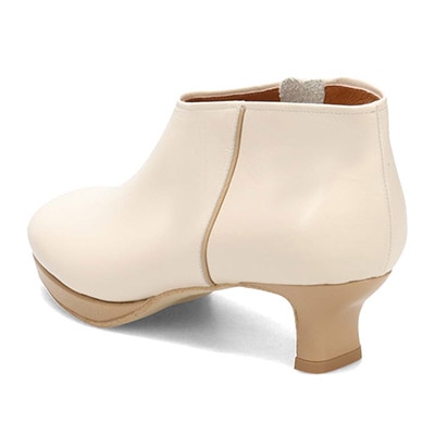 マドラス madras  つま先ゆったりオブリークトゥにストームソールを合わせたブーティ  MAL4072 IVORY 23.0