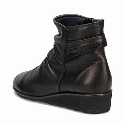 ミッシー デ ミッシー missy des missy キレイ目シルエット 柔らか素材の 軽量ショートブーツ   MMD4633 BLACK 23.0