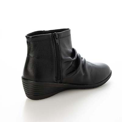 エル スポーツ ELLESPORT  軽くて歩きやすい、スエード調素材のエレガントな一足  軽量ウェッジショートブーツ　ESP14711 BLACK 23.0