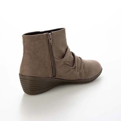 エル スポーツ ELLESPORT  軽くて歩きやすい、スエード調素材のエレガントな一足  軽量ウェッジショートブーツ　ESP14711 OAK-SILKY 23.0