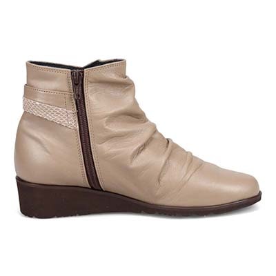 HIROKO KOSHINO キレイ目シルエット 柔らか素材 ショートブーツ   HKL4633 L-OAK 23.0