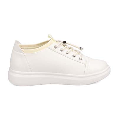 HIROKO KOSHINO FEMME 大人の遊び心と上品さを纏う、HKロゴスタッズスニーカー　HRL5008 WHITE 23.0