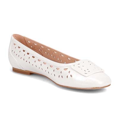 モデロ MODELLO 涼しげなカットワークのバックル付きスクエアバレエシューズ　DML3101 WHITE-METALLIC 23.0