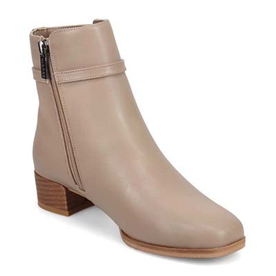 HIROKO KOSHINO 上質な羊革と足首の金具で高級感UP　ショートブーツ　HKL8006 OAK 23.0