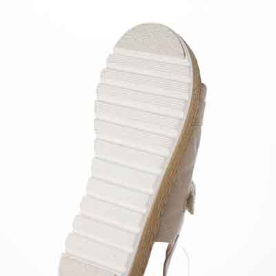 HIROKO KOSHINO FEMME モードなキルティングと輝くバックル。歩きやすさを兼ね備えたフットベッドサンダル　HRL6001 BEIGE M　(23.0～23.5)