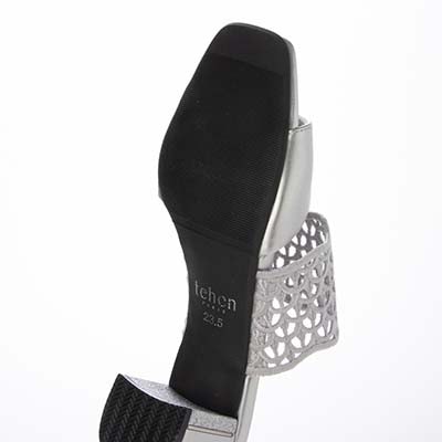 テーン tehen 大人の抜け感を演出する編み込みデザイン。歩きやすさと品格を兼ね備えた5cmヒール。ミュールサンダル　TN6711 SILVER 23.0