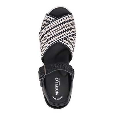 モデロ MODELLO 「リカバリーインソール」搭載で指圧効果により血行を115％促進。Recoveryクロスベルトプラットフォームサンダル　DML6064R BLACK/C 23