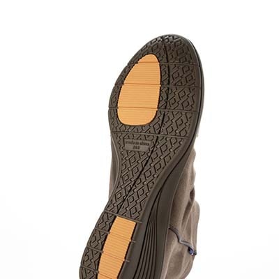 エル スポーツ ELLESPORT  軽くて歩きやすい、スエード調素材のエレガントな一足  軽量ウェッジショートブーツ　ESP14711 OAK-SILKY 23.0