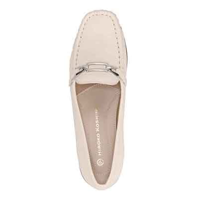 HIROKO KOSHINO 足入れの良いスクエアトウ・モカデザイン カジュアルシューズ HKL7500 IVORY 23