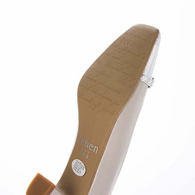 テーン tehen 品格と華やかさを纏う、5.5cm大人のスクエアトゥパンプス　TN1870 SILVER/C 23