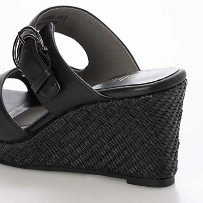 テーン tehen 旬の素材感とメタルパーツが織りなす、洗練された大人のリゾートスタイル。ウェッジ ミュールサンダル　TN1809 BLACK 23.0