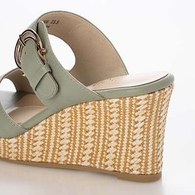 テーン tehen 旬の素材感とメタルパーツが織りなす、洗練された大人のリゾートスタイル。ウェッジ ミュールサンダル　TN1809 KHAKI 23.0