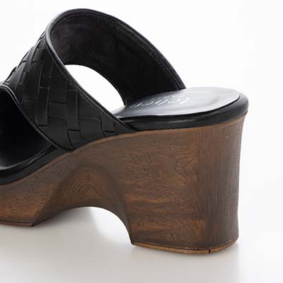 テーン tehen WOOD調ヒールで涼しげな7.5cmウェッジミュールサンダル　TN2306 BLACK M　(23.0～23.5)