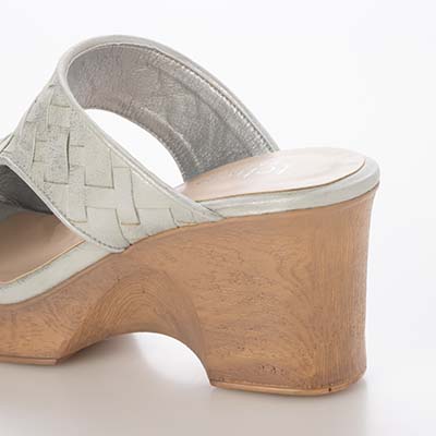 テーン tehen WOOD調ヒールで涼しげな7.5cmウェッジミュールサンダル　TN2306 SILVER M　(23.0～23.5)