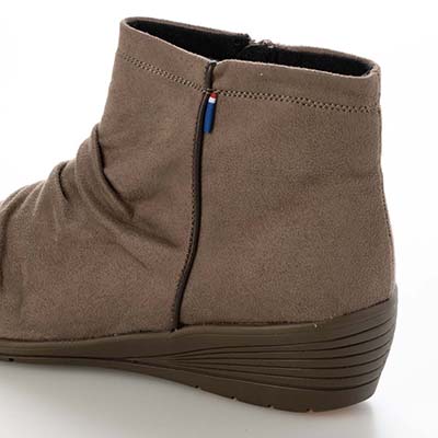 エル スポーツ ELLESPORT  軽くて歩きやすい、スエード調素材のエレガントな一足  軽量ウェッジショートブーツ　ESP14711 OAK-SILKY 23.0