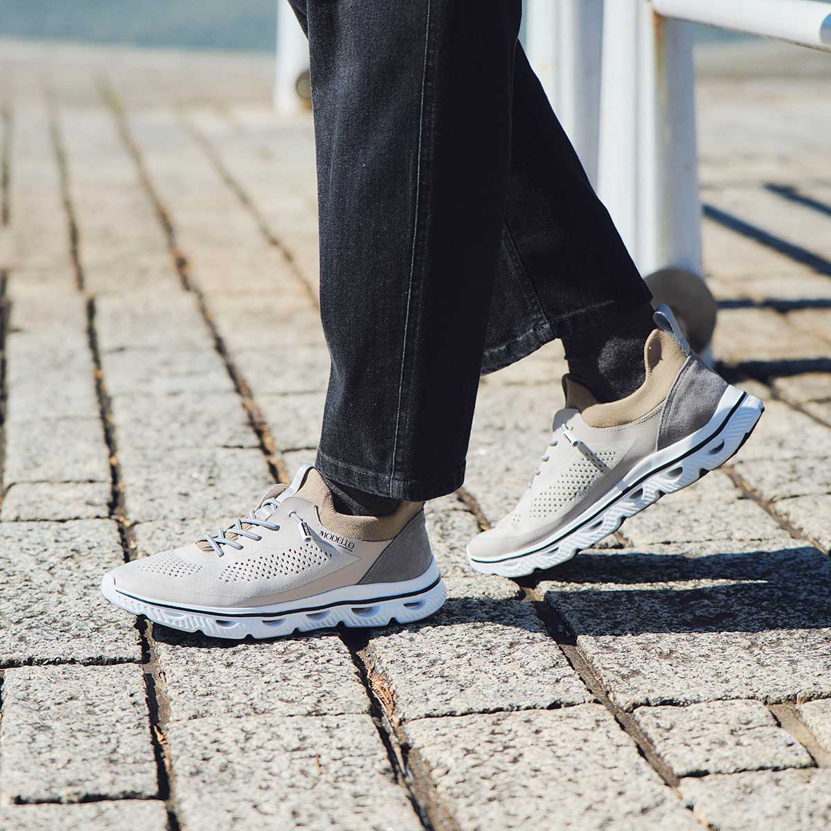 世界初のカバロス加工シリーズ　モデロ MODELLO カジュアルニットスニーカー　DM6523 GRAY/KHAKI M(25.0～25.5cm)
