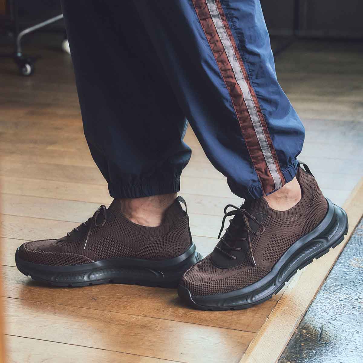 モデロ MODELLO 「Recovery Shiatsu Insole」搭載で指圧効果により血行をよくする。厚底ニット レースアップスニーカー　DM6530R D-BROWN 25.0