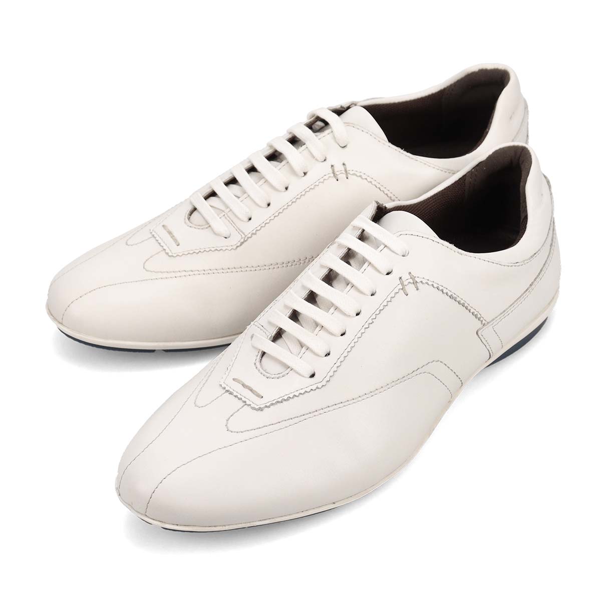 【抗菌消臭機能】さまざまなシーンに合わせやすい ドレスレザースニーカー DM6922 WHITE 25.0