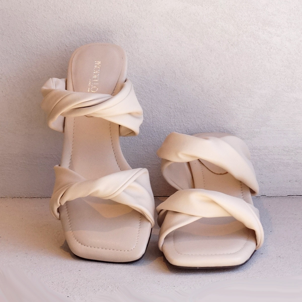モデロ MODELLO ドレープ・ミュールサンダル　DML4518 IVORY 23.0