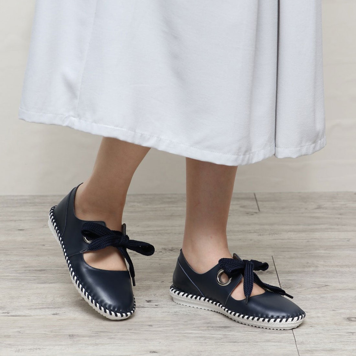 モデロ Modello リボンの靴ひもが可愛い カジュアルフラットシューズ Dml6025 23 Black ウィメンズ Madras マドラス公式サイト オンラインショップ 靴メーカー直営公式通販