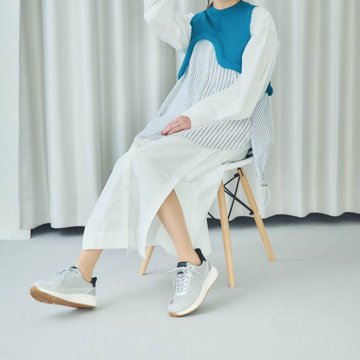 モデロ MODELLO 「リカバリーインソール」搭載で指圧効果により血行を115％促進。Recovery軽量ソールナイロンスニーカー　DML6067R GRAY 23.0