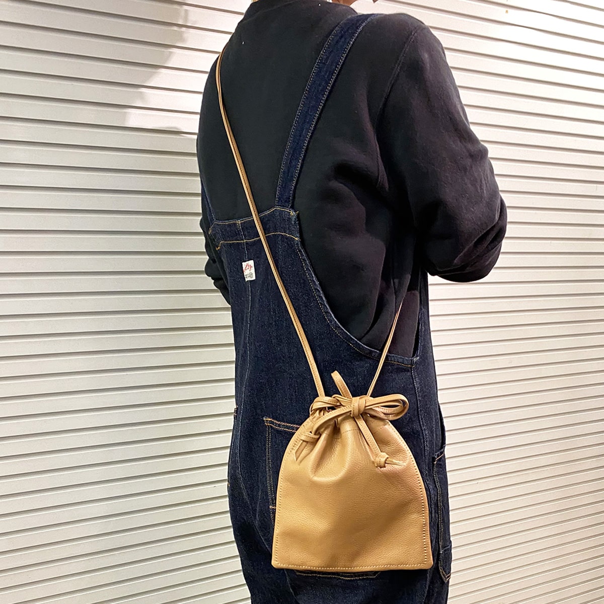 モデロ MODELLO　ショルダーベルト付の2WAYレザーポーチ　DMLB206 BEIGE FREE