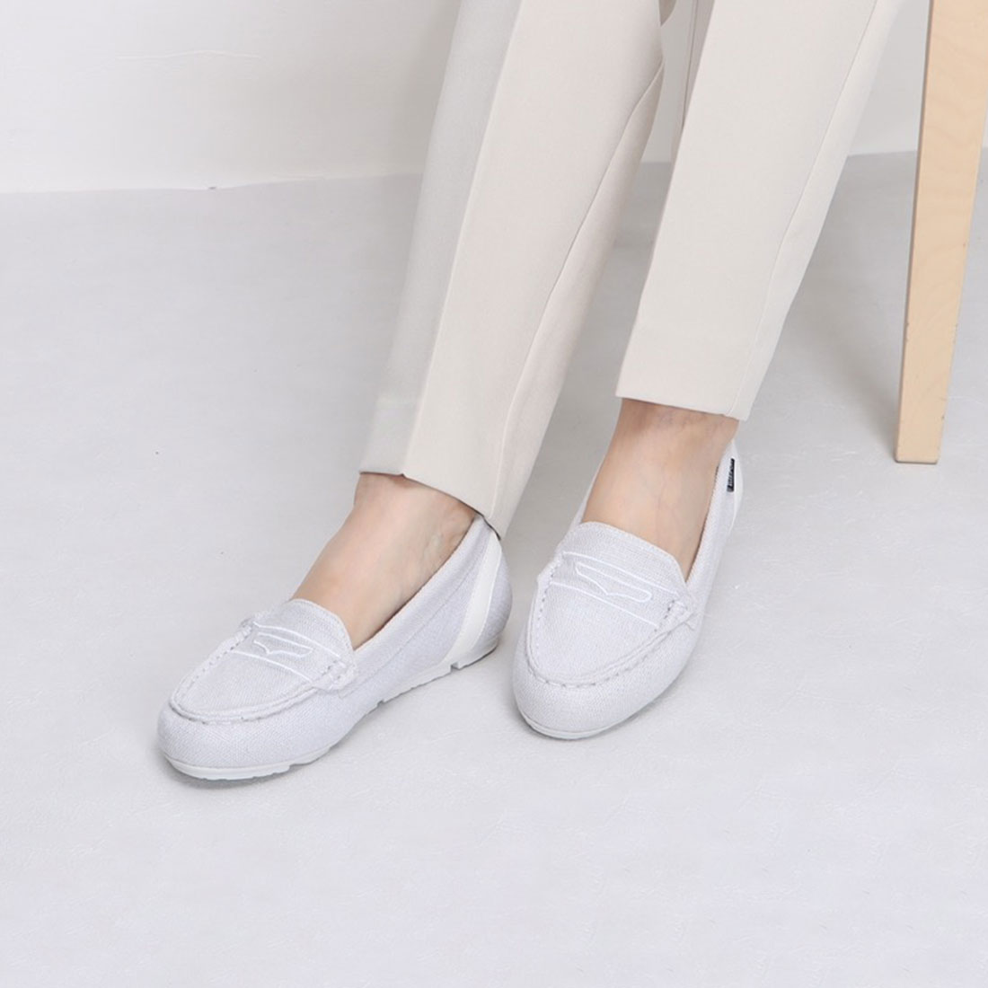 １ 21 １ 24 アウトレット限定 エル スポーツ Ellesport カジュアルドライビングシューズ Espc 23 0 Beige Silver ウィメンズ Madras マドラス公式サイト オンラインショップ 靴メーカー直営公式通販