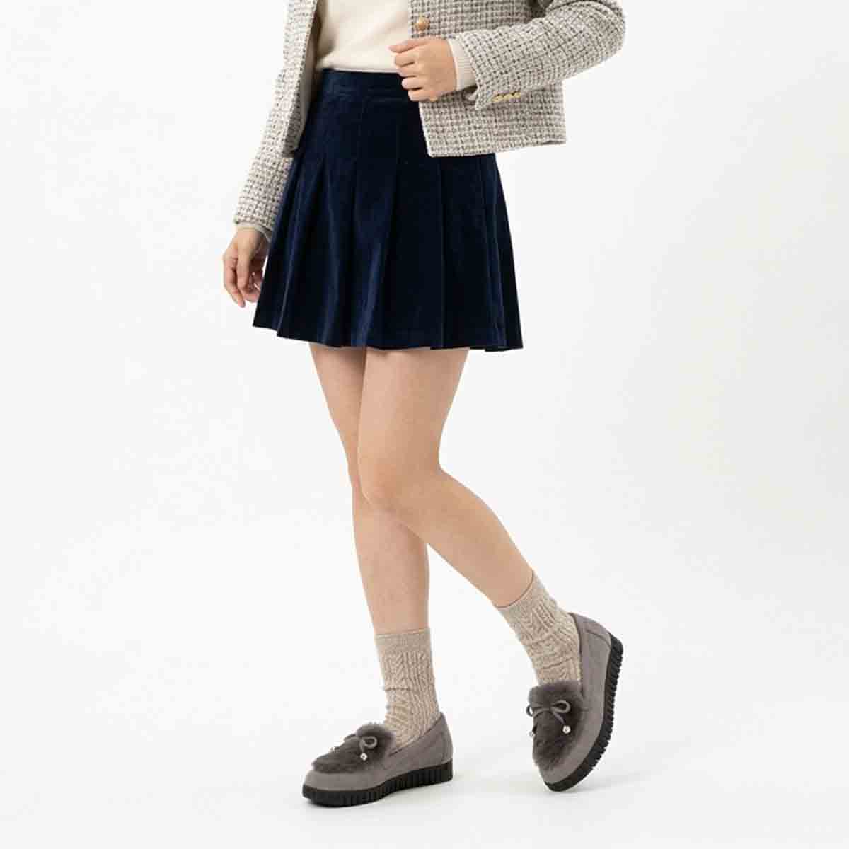 HIROKO KOSHINO FEMME フェイクファーとラインストーンボールが大人可愛いモカシン HRL2033 GRAY 23.0