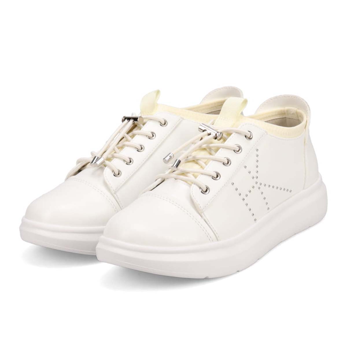 HIROKO KOSHINO FEMME 大人の遊び心と上品さを纏う、HKロゴスタッズスニーカー　HRL5008 WHITE 23.0