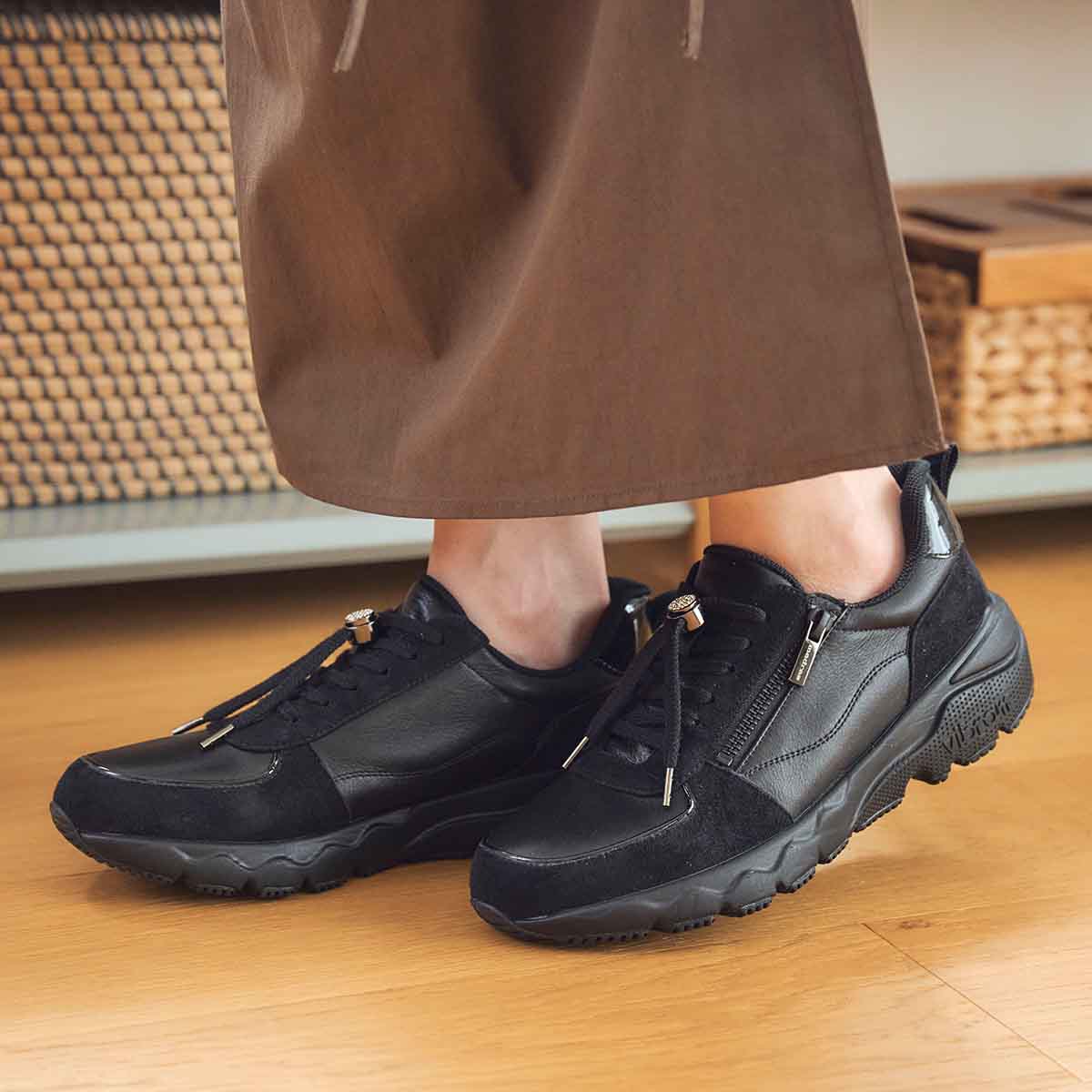 マドラス madras 特許 Recovery meta insole搭載  ゴールドがアクセントのエレガンでスタイリッシュなレザースニーカー　MAL9136AMT BLACK/BLACK 6（23.0cm～23.5cm相当）