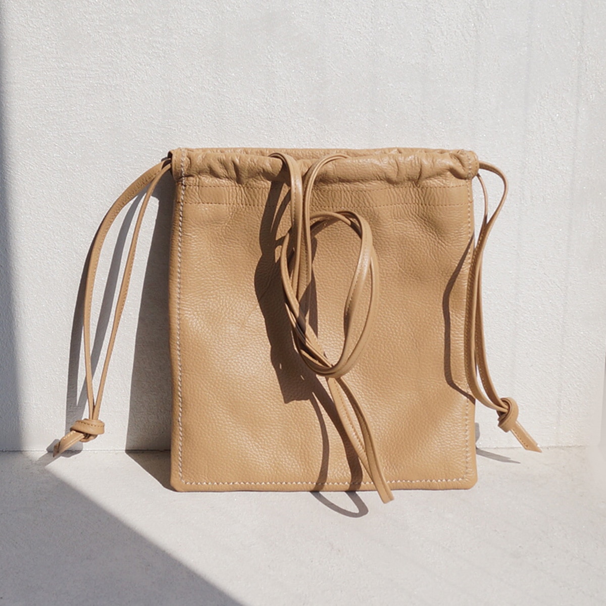 モデロ MODELLO　ショルダーベルト付の2WAYレザーポーチ　DMLB206 BEIGE FREE