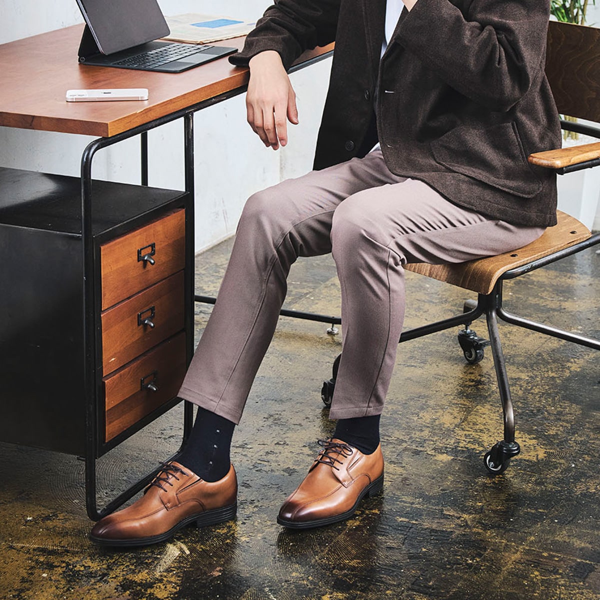抗ウイルス 抗菌加工 スニーカーの様な履き心地 毎日を快適にする雨でも履ける全天候型gore Tex外羽根スワールモカビジネスシューズ Dmw604g 25 0 L Brown メンズ Madras マドラス 公式