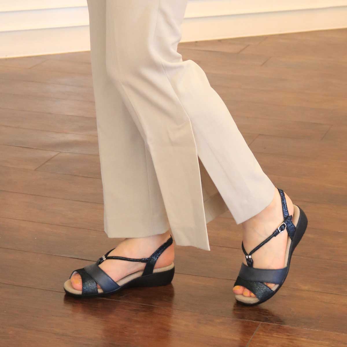 やわらか 歩ける相棒のベーシックなデザインのウェッジサンダル Gfl100 M White ウィメンズ Madras マドラス公式サイト オンラインショップ 靴メーカー直営公式通販