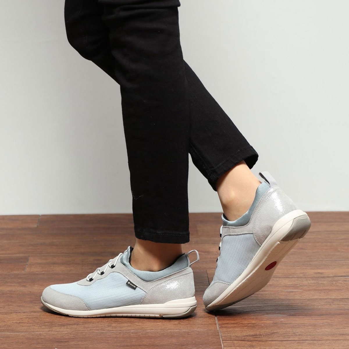 【GORE-TEX】マドラスウォーク madras Walk 「Recovery Shiatsu Insole」搭載で指圧効果により血行をよくする。 通勤快適  トラベルウォーキングにもお勧め！ 快適軽量スニーカー  MWL1004R SILVER 23.0